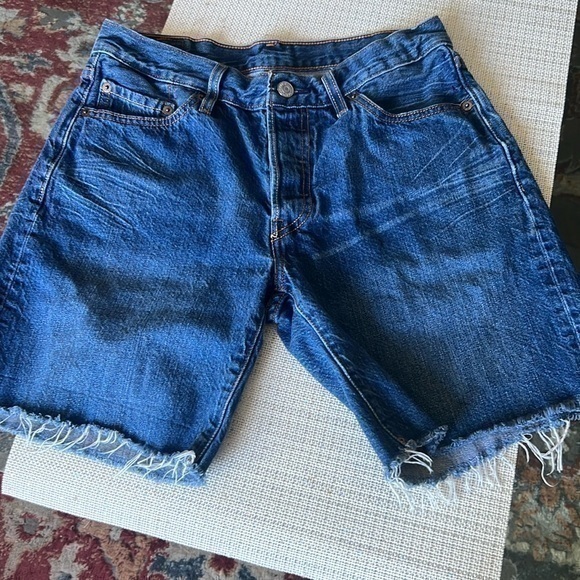 Levi Strauss & Co 501 Cut Off Denim Short Light Wash Mid Rise Mens Waist 28